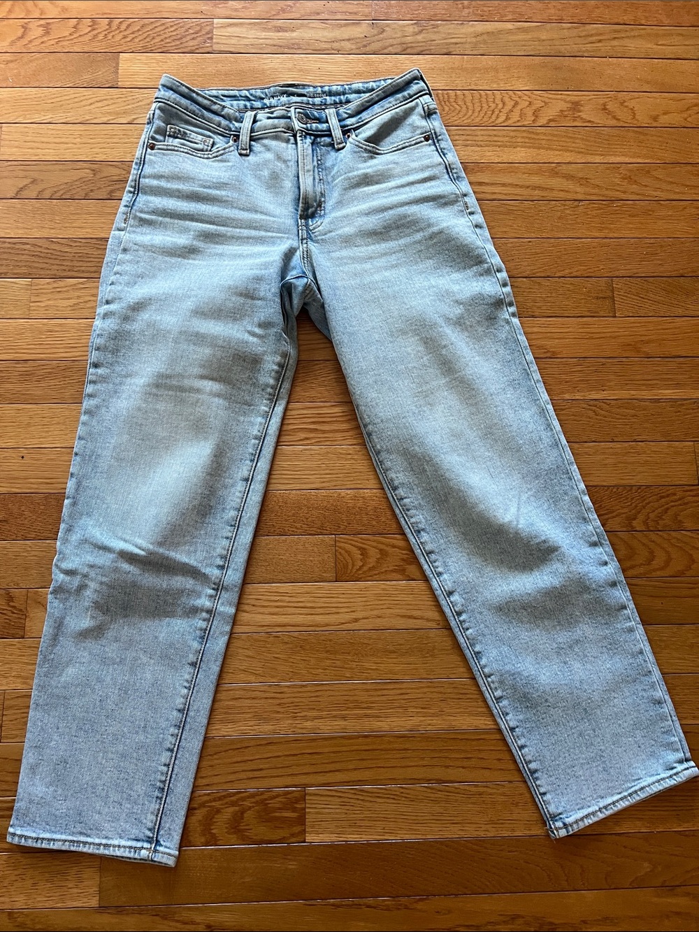 Classic Light Wash Women’s Jeans - Straight Fit